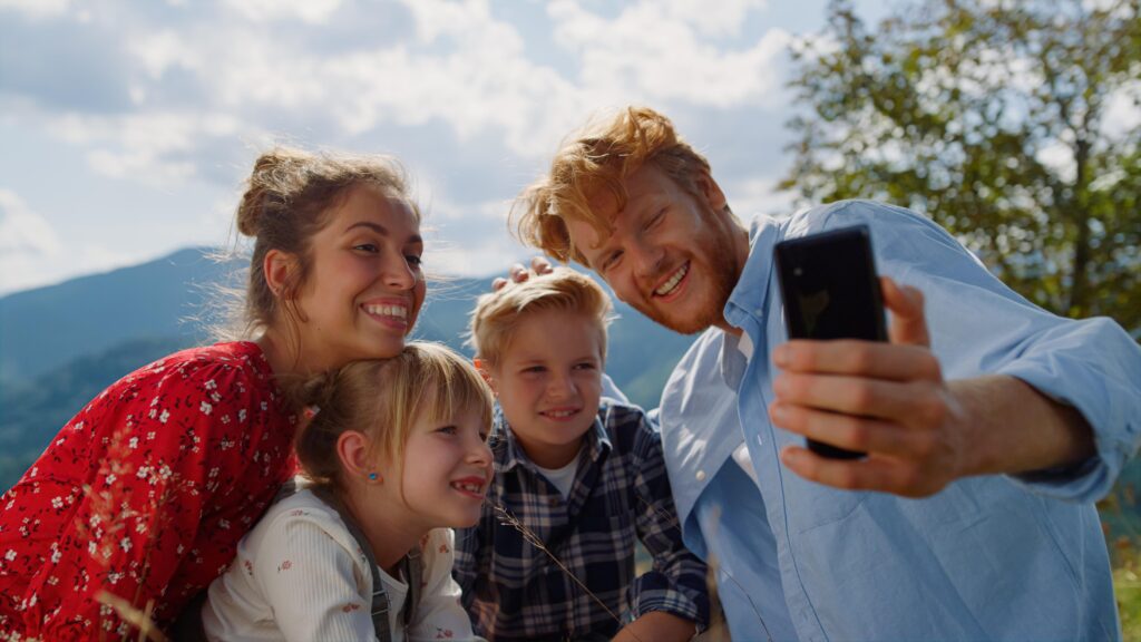 Family participating in a GPS-based self-guided tourism experience using mobile gamification technology